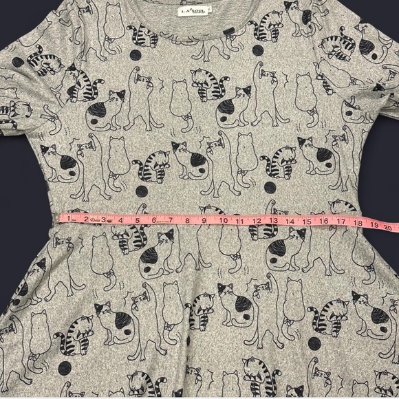 Grey stretch knit dress with whimsical cat print, long sleeves and pockets. - Picture 7 of 9
